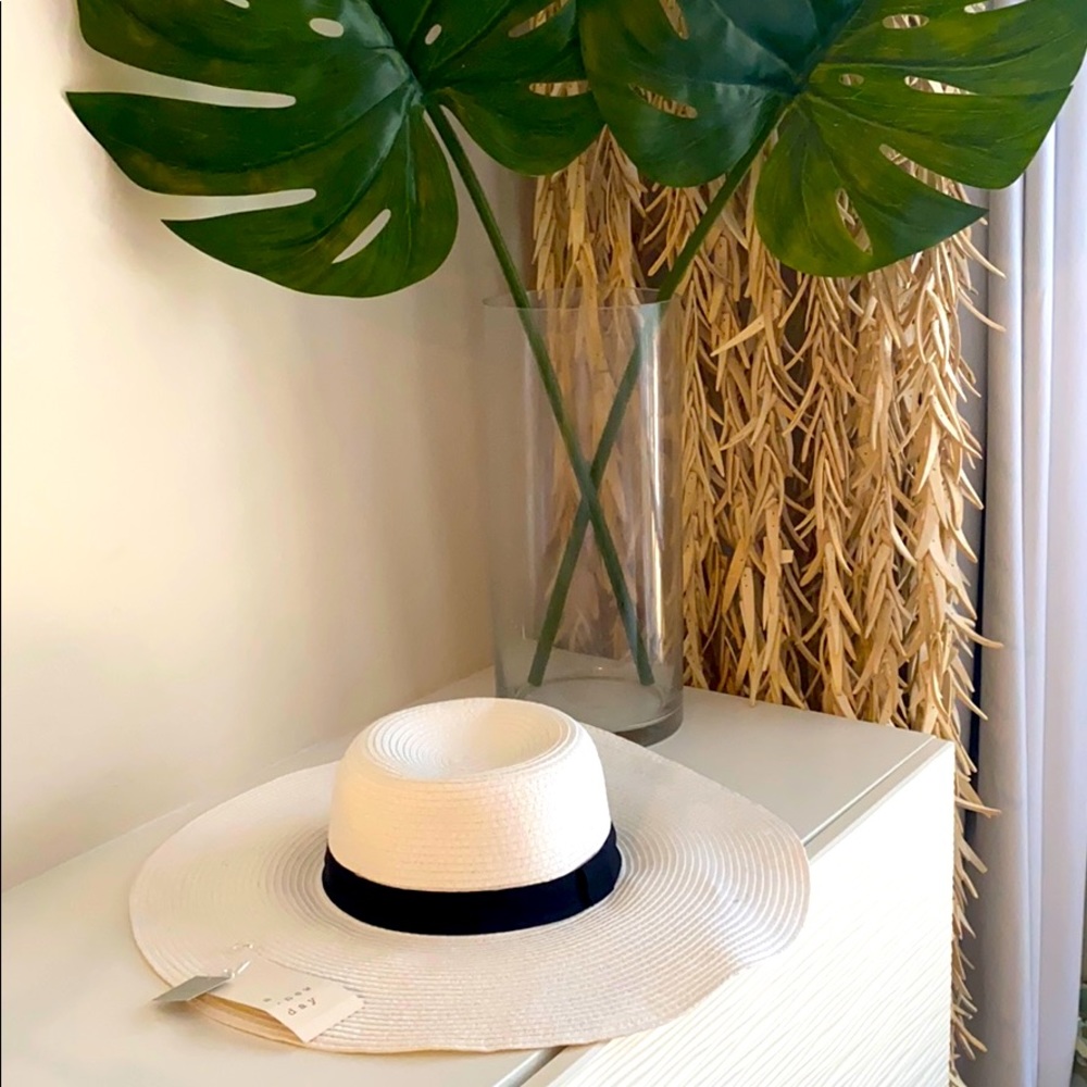 NWT White Sun Floppy Hat